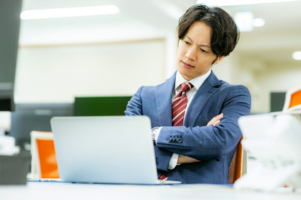 会社設立を誰に相談しようか悩んでいる