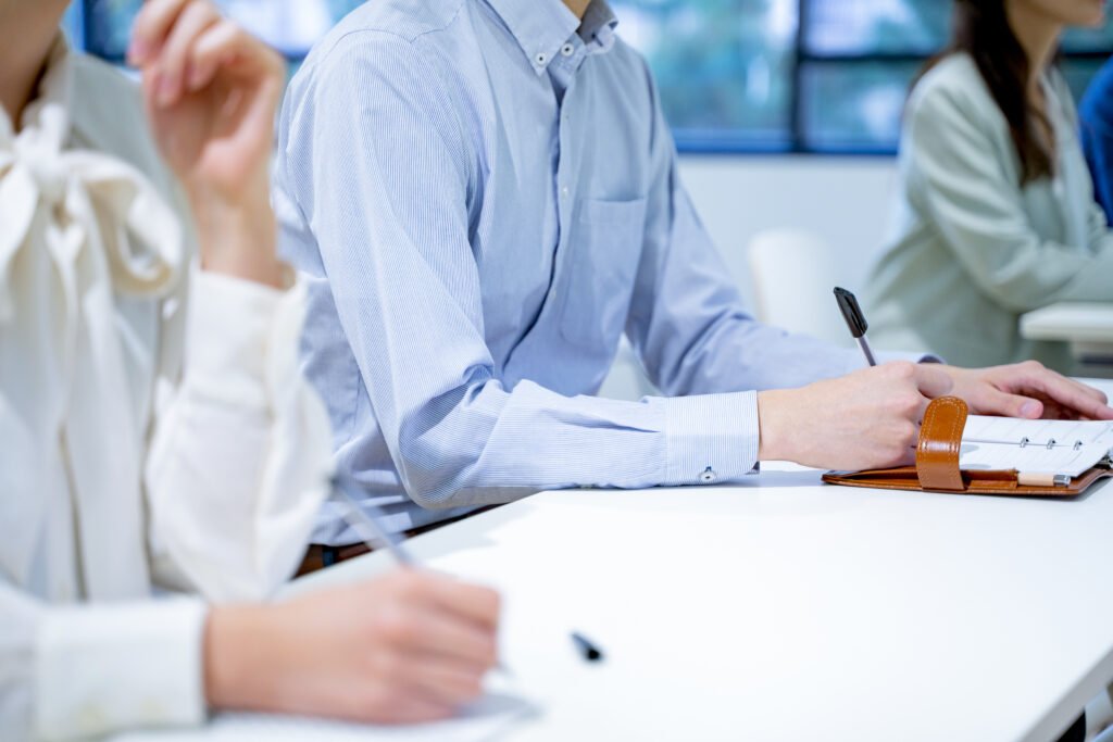 会社設立の専門家へ相談するにあたり、内容を整理している